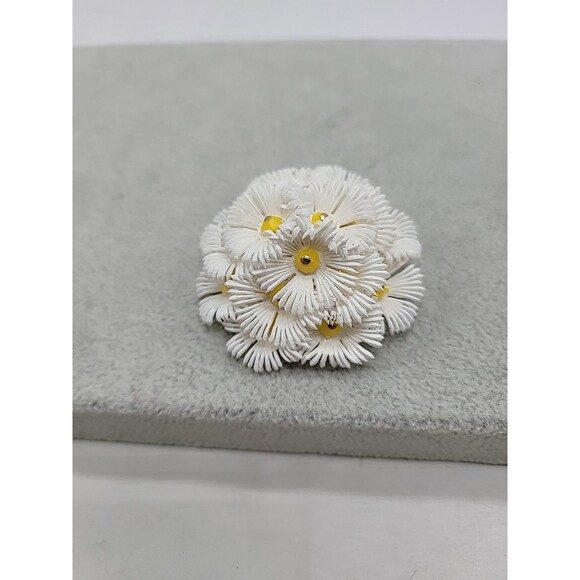 Vintage Daisy Cluster Brooch White Yellow Plastic Bead Domed Flower Hong Kong 2" - Picture 6 of 9